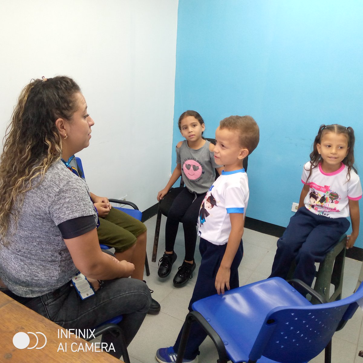 Infocentro Carayaca (@carayacabchch) on Twitter photo #LoQueDigaNicolas
#ChaoWhatsApp
Facilitadora realiza presentación y dinámicas con niños de la comunidad los pinos y entrada de caoma.
<a href="/Gabrielasjr/">Gabriela Jiménez</a> <a href="/LaRosaInfoVE/">LaRosaInfoVE</a> <a href="/BrigadaLaGuaira/">@BrigadaBCHCHLaGuaira</a> <a href="/BrigadasCHCH/">Brigadas comunicacionales Hugo Chávez</a> <a href="/NicolasMaduro/">Nicolás Maduro</a> <a href="/jgarridoFfm/">J Garrido</a> <a href="/InfoLaGuaira/">Infocentro La Guaira</a> <a href="/Mincyt_VE/">Ministerio para Ciencia y Tecnología</a> #LoQueDigaNicolas
#ChaoWhatsApp
Facilitadora realiza presentación y dinámicas con niños de la comunidad los pinos y entrada de caoma.
<a href="/Gabrielasjr/">Gabriela Jiménez</a> <a href="/LaRosaInfoVE/">LaRosaInfoVE</a> <a href="/BrigadaLaGuaira/">@BrigadaBCHCHLaGuaira</a> <a href="/BrigadasCHCH/">Brigadas comunicacionales Hugo Chávez</a> <a href="/NicolasMaduro/">Nicolás Maduro</a> <a href="/jgarridoFfm/">J Garrido</a> <a href="/InfoLaGuaira/">Infocentro La Guaira</a> <a href="/Mincyt_VE/">Ministerio para Ciencia y Tecnología</a>
