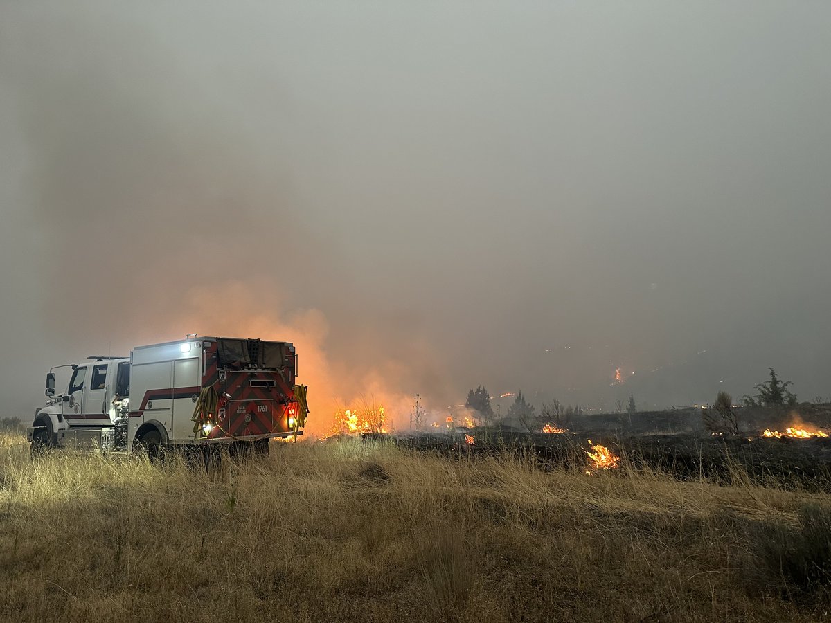 GovTinaKotek's tweet photo. Firefighters are working 24/7 to keep us safe. Let’s help them by doing our part to #KeepOregonGreen. Don’t toss your cigarette butts or joints on the ground and be mindful of your backyard cooking. @OSFM https://t.co/tQYB91LhjY
