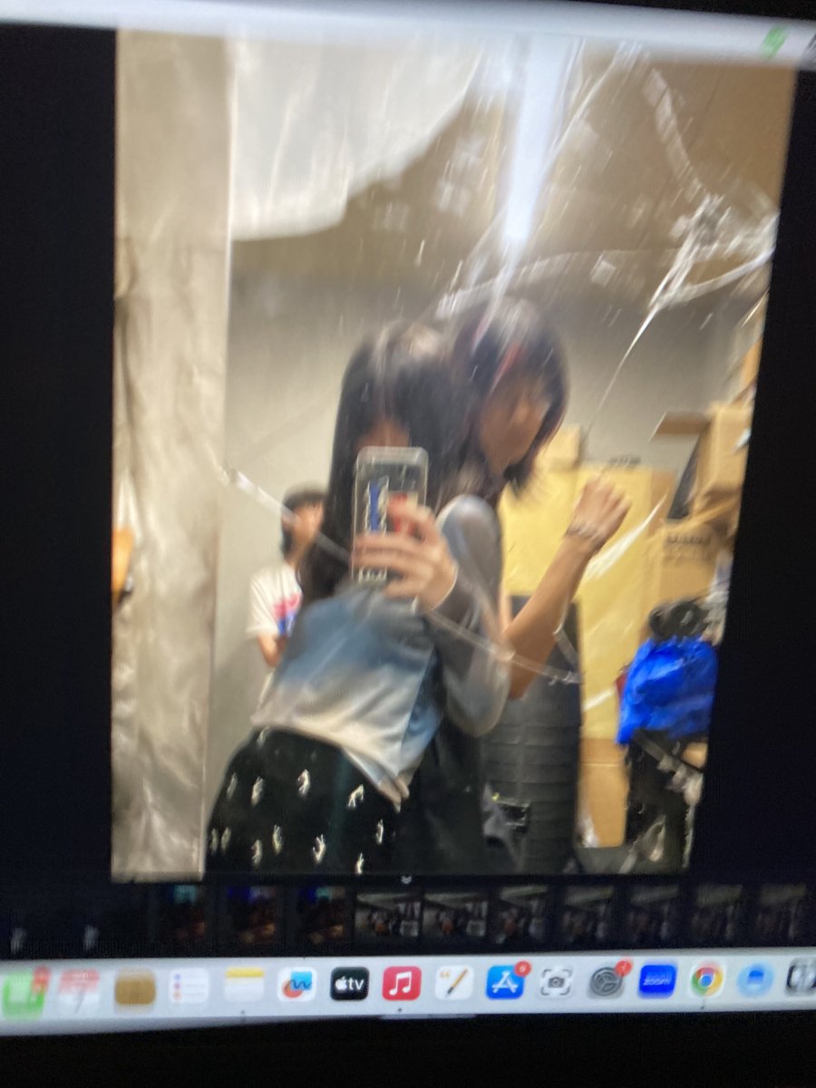 抽象 tweet media
