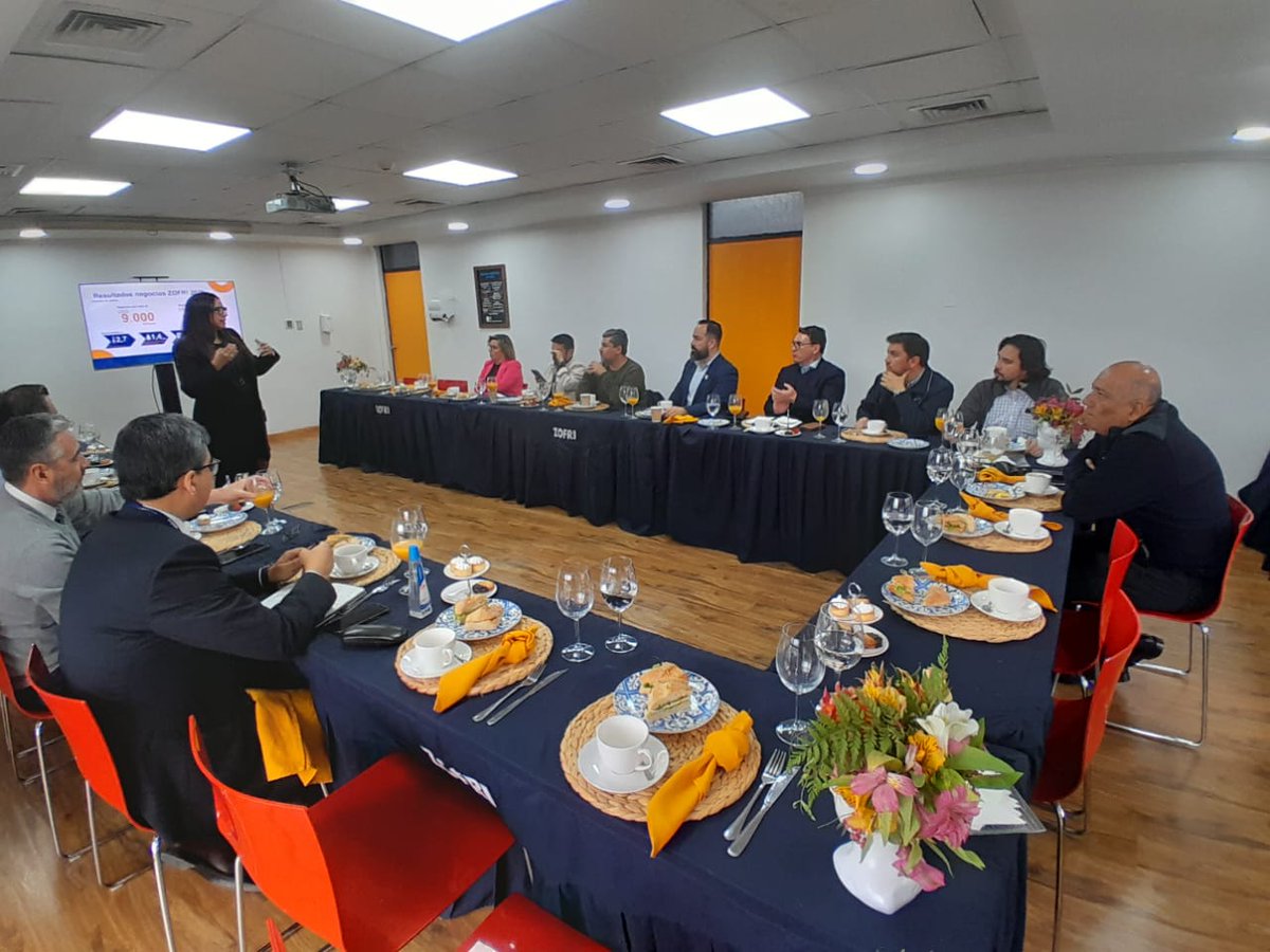 MineconTarapaca's tweet photo. Nuestro SEREMI @jorgejulioiqq se reunió junto a @Zofri_SA y el AREMI de Hacienda para conversar sobre ZOFRI y sus desafíos a futuro. https://t.co/d0WWZSSslD