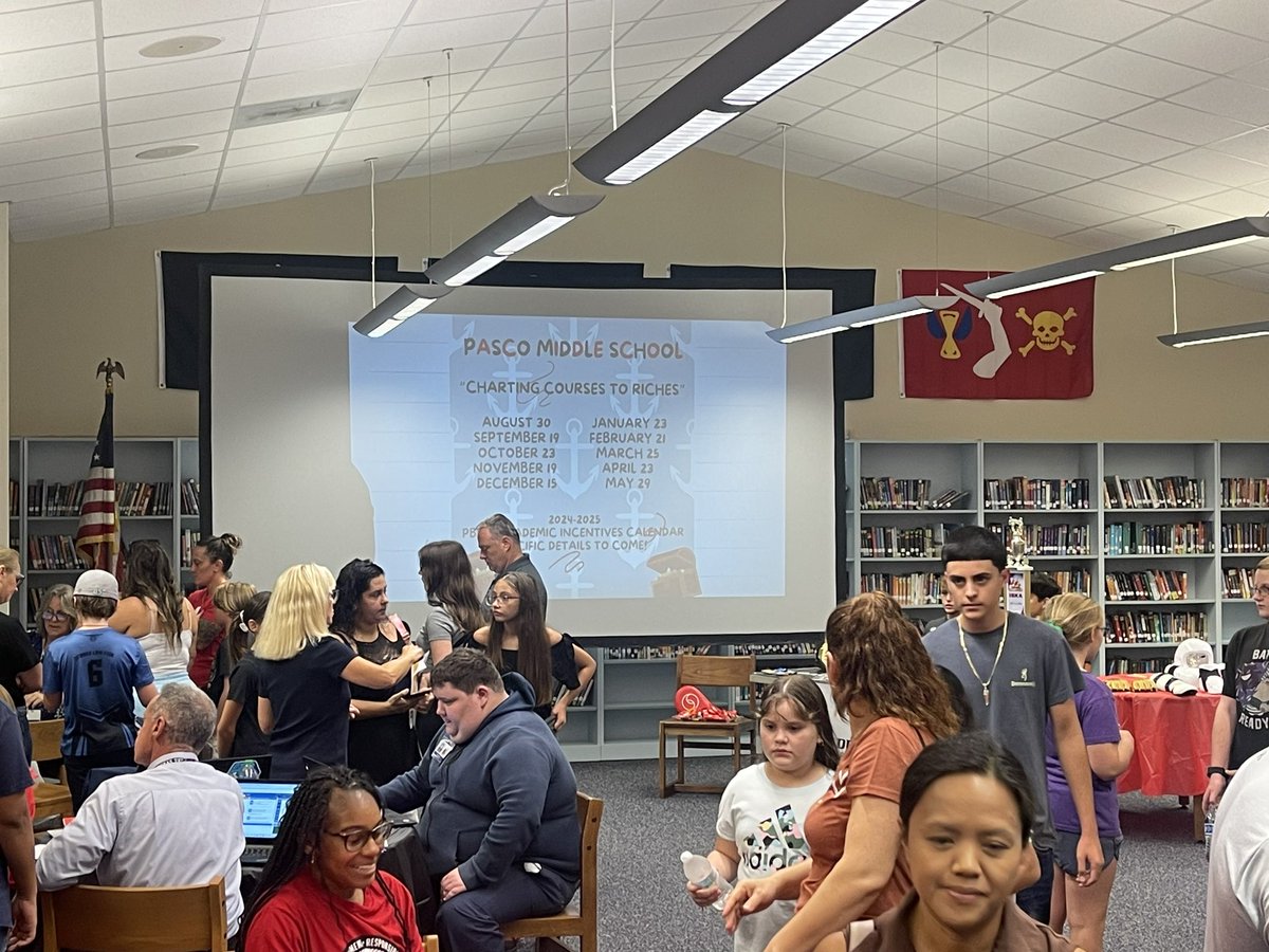 Such an exciting atmosphere for Meet the Teacher <a href="/MiddlePasco/">Pasco Middle School Pirates</a> today! #ChallengeAccepted