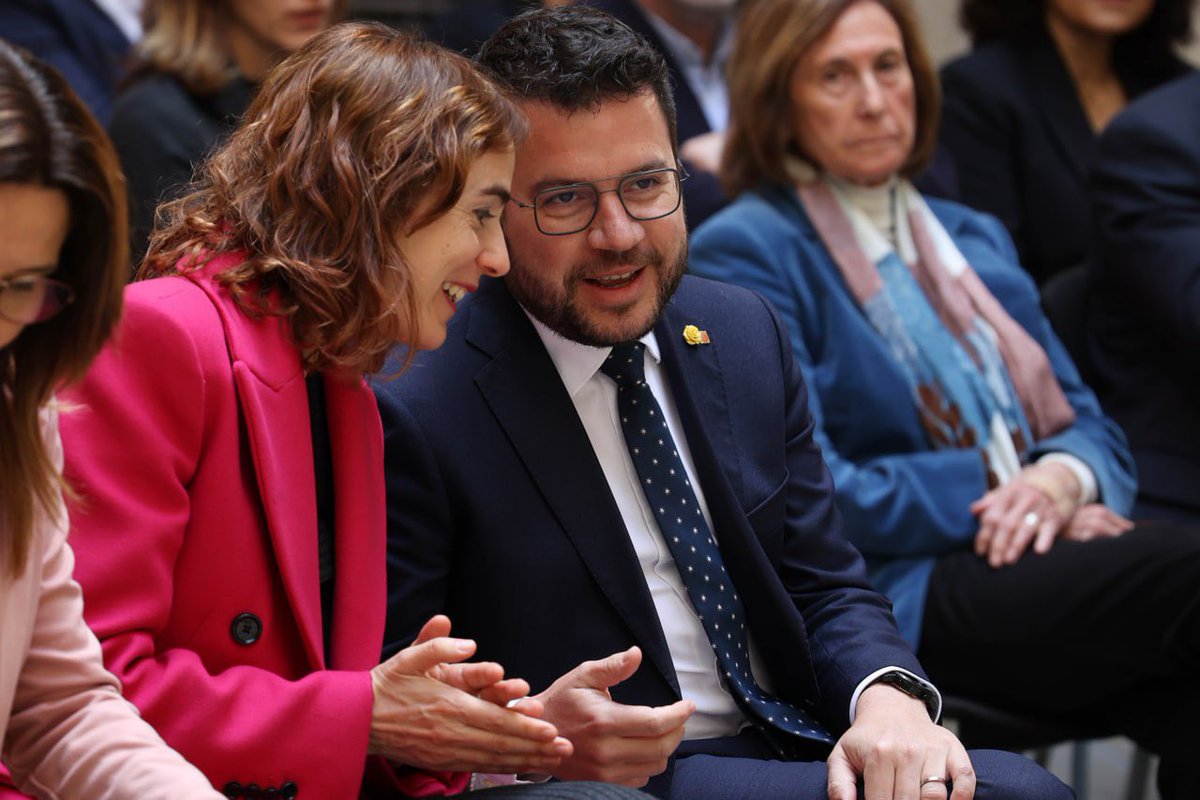 <a href="/justiciacat/">Justícia</a> Agrair amb estima al MHP <a href="/perearagones/">Pere Aragonès i Garcia</a> la confiança des del primer dia. Un gran president, amb enorme visió política i coneixement de tots els àmbits de govern. Persona intel·ligent, afable i dialogant. La seva presidència ha dignificat la institució i ha fet avançar el país 4/7