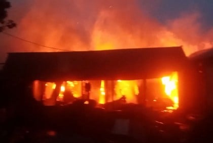 জামালপুরে আওয়ামীলীগের নেতাকর্মীদের ঘরবাড়ীতে আক্রমণ চালিয়েছে বিক্ষুব্ধ জনতা