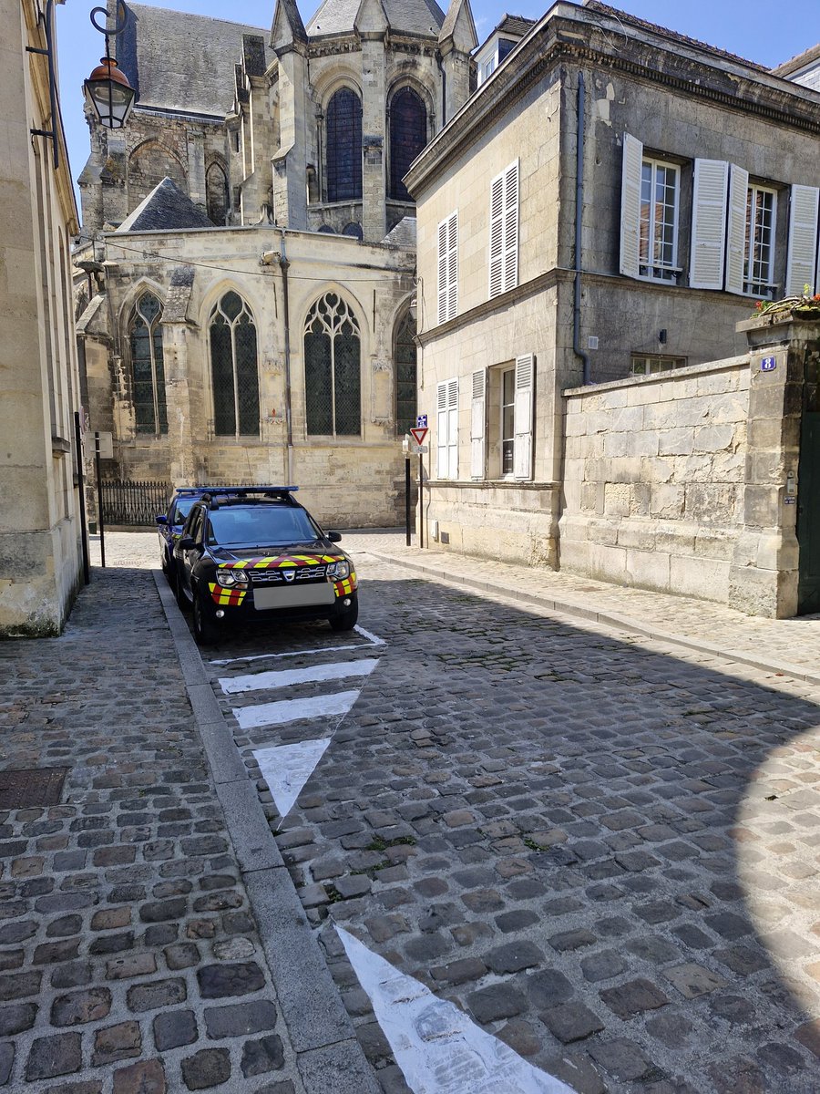 Proc_Compiegne's tweet image. ET DE TROIS !
#compiegne 
#justice
#mairiedecompiegne 

📍Merci à la mairie de Compiègne de nous avoir accordé 3 places de parkings compte tenu de l'activité intense du tribunal qui empêchait à la police et gendarmerie de pouvoir se garer dans la cour de la juridiction