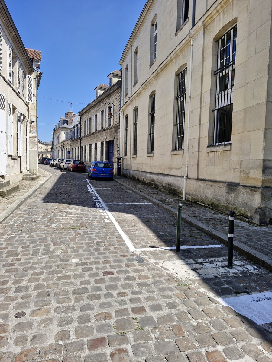 Proc_Compiegne's tweet image. ET DE TROIS !
#compiegne 
#justice
#mairiedecompiegne 

📍Merci à la mairie de Compiègne de nous avoir accordé 3 places de parkings compte tenu de l'activité intense du tribunal qui empêchait à la police et gendarmerie de pouvoir se garer dans la cour de la juridiction