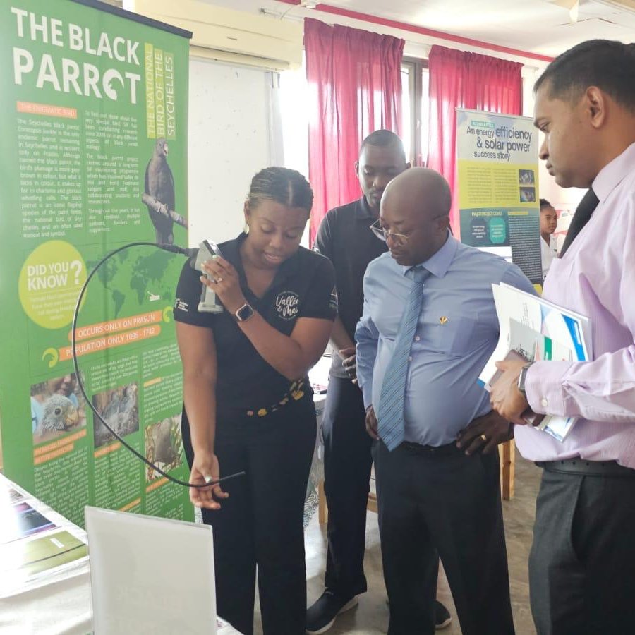 SIF_Seychelles's tweet photo. From July 22-24, we joined the STI Cross-Sectoral Fair to show how we are using technology in our conservation efforts! 🌿
We conducted nest checks using an endoscope,  collected data using  CyberTracker📱, and had a live display of energy consumption on Aldabra!
#SIF #Science https://t.co/HajR7cqb5B