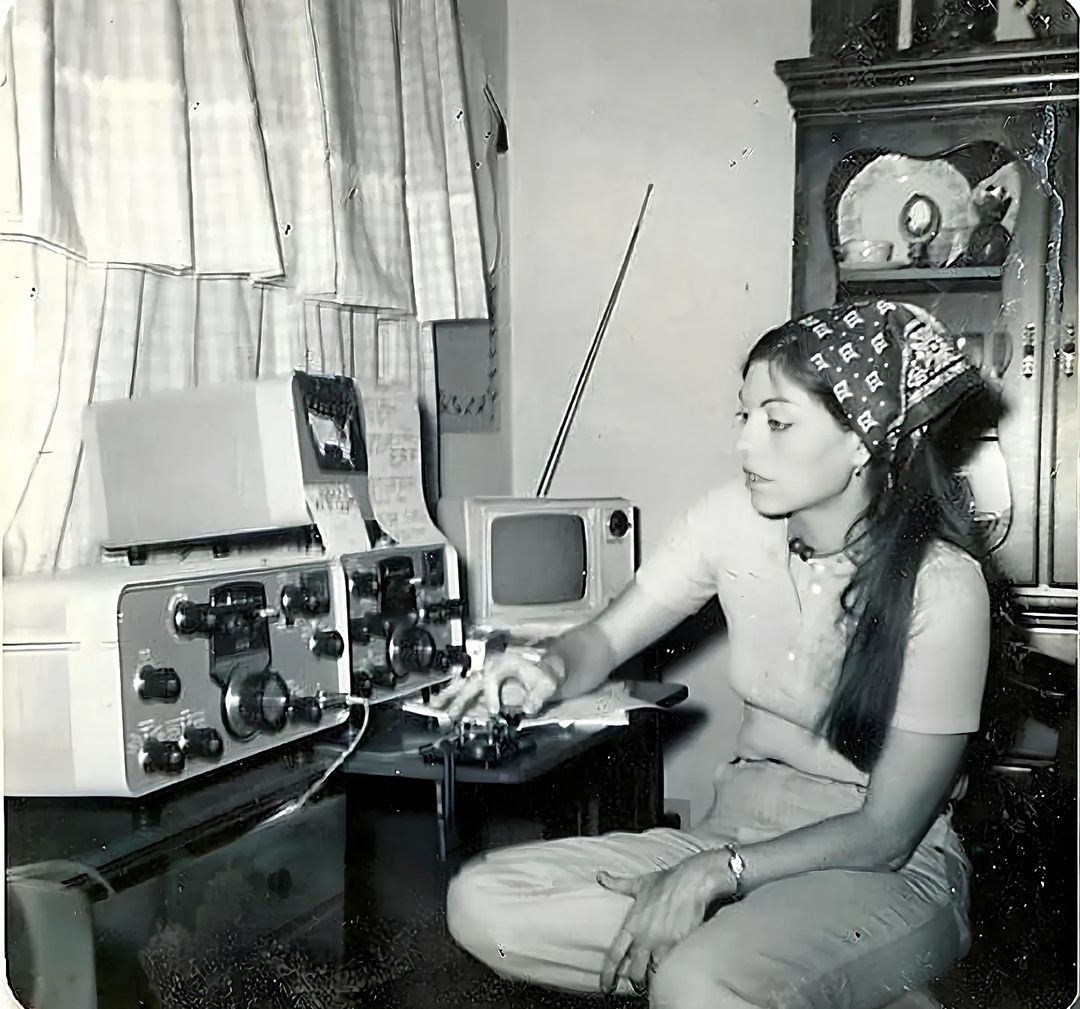 2Communications's tweet photo. WB9SDR Radio Station, circa 1977 https://t.co/TuJjKUFPLh
