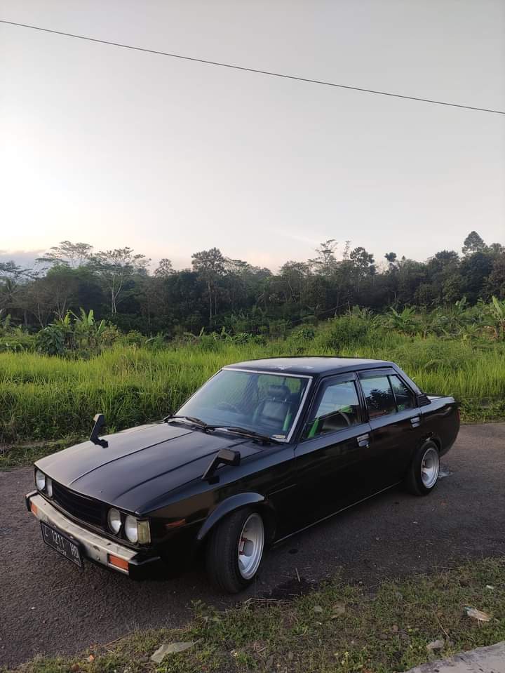 Suka Mobil Tua tweet media