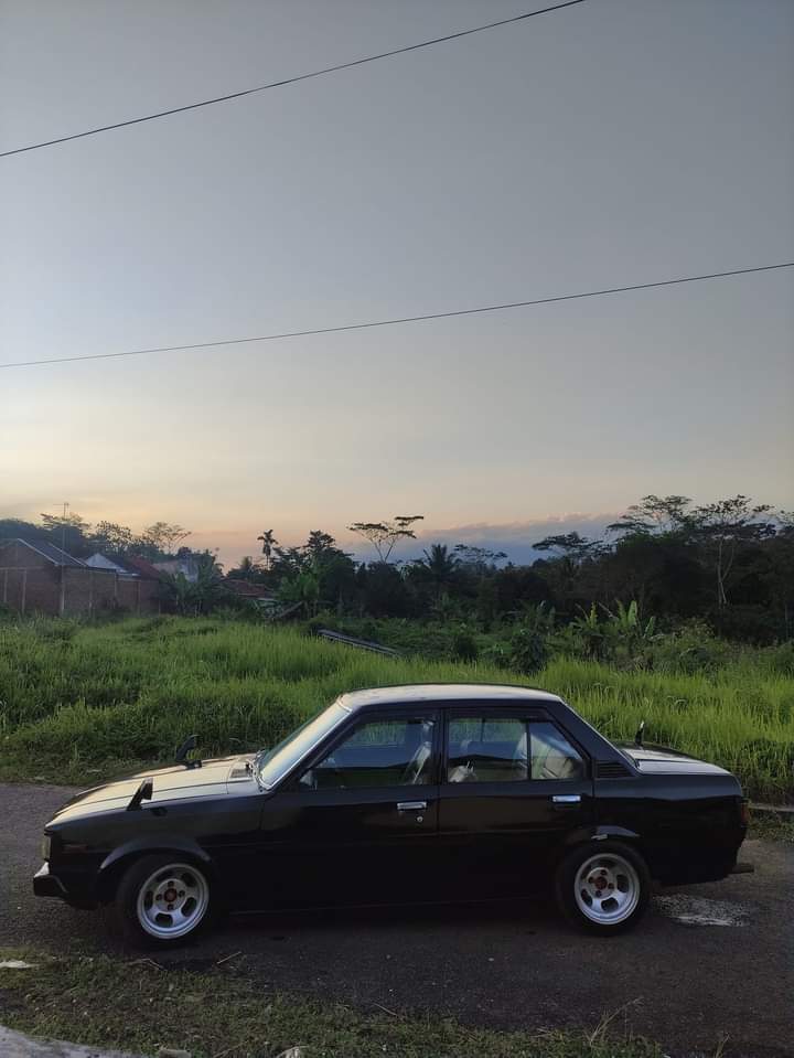 Suka Mobil Tua tweet media