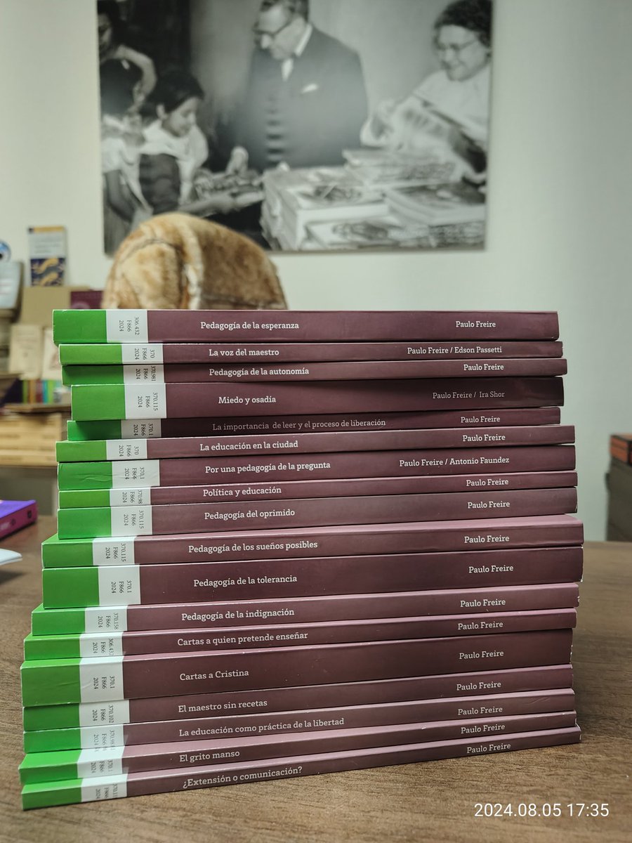 ¡Así es! Esta es una de las diferencias entre políticas ed. de derechas y de izquierda. Ellos piensan en beneficios, productividad; en transas. Nosotros en justicia social, comunidades; en educación para todxs.

Son 240,000 colecciones. Una para cada escuela pública y PRIVADA.