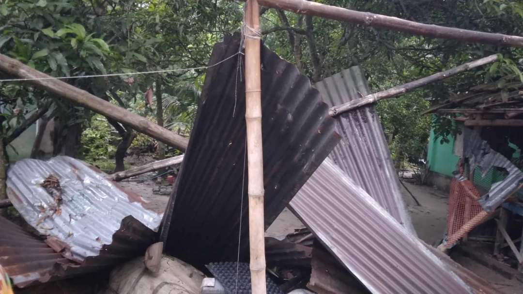 HinduVoice_in's tweet image. 📍 #NEWS
Massive anti-Hindu violence and human rights violation are happening in #Bangladesh.

A Hindu village of #Jessore was attacked on the night of 05/08/2024.

Islamic radicals attacked #Sekendarpur village under the Baghorpara Police Station. 

Houses were vandalised,