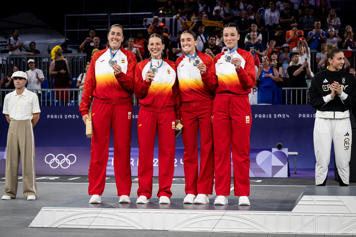 FIBA3x3's tweet photo. 🇪🇸 Spain are your #Paris2024 silver medalists! 🤩

#3x3Basketball #Olympics https://t.co/VxDwzd2IwE