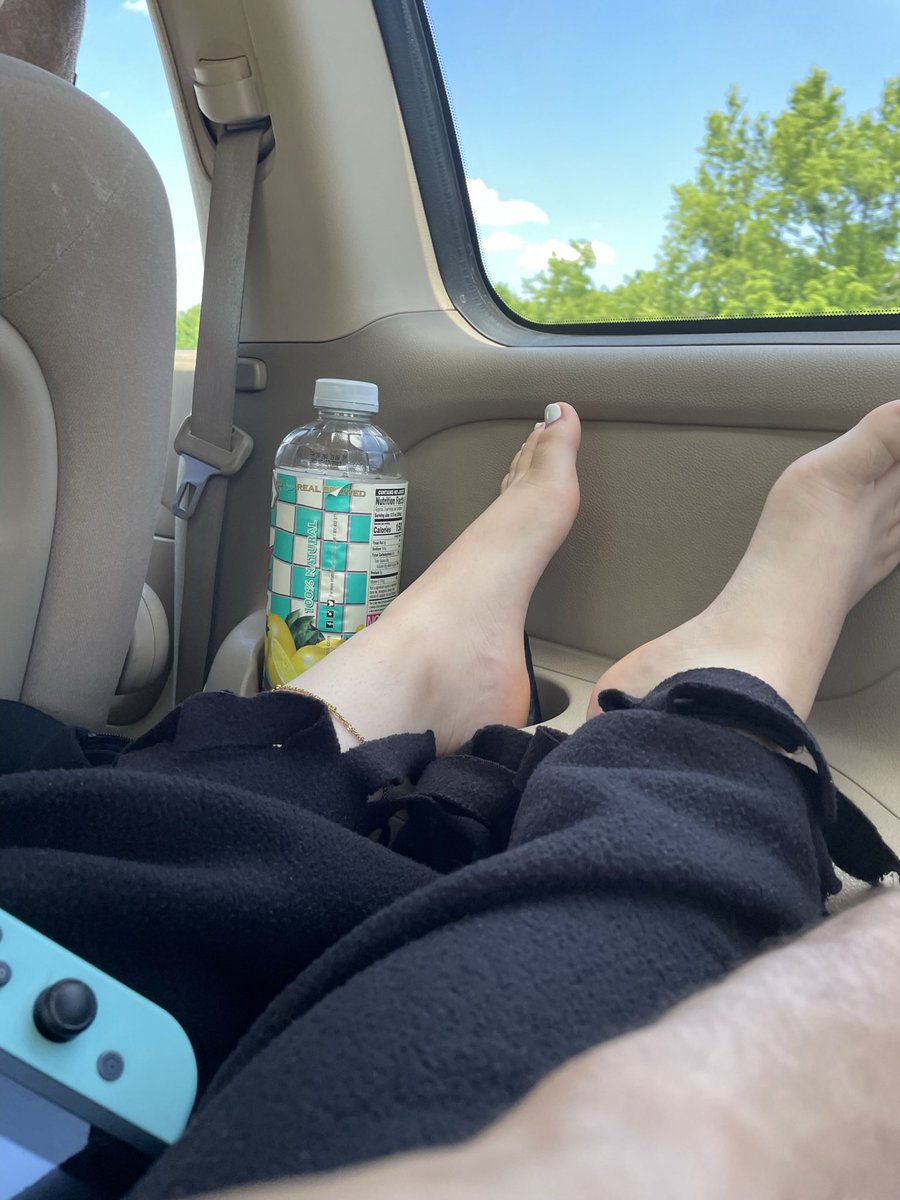 Someone took this picture while I was sleeping… but I know he was happy😏💖🤍
#feet #feetworshi̇p #whitetoes #footworshi̇p