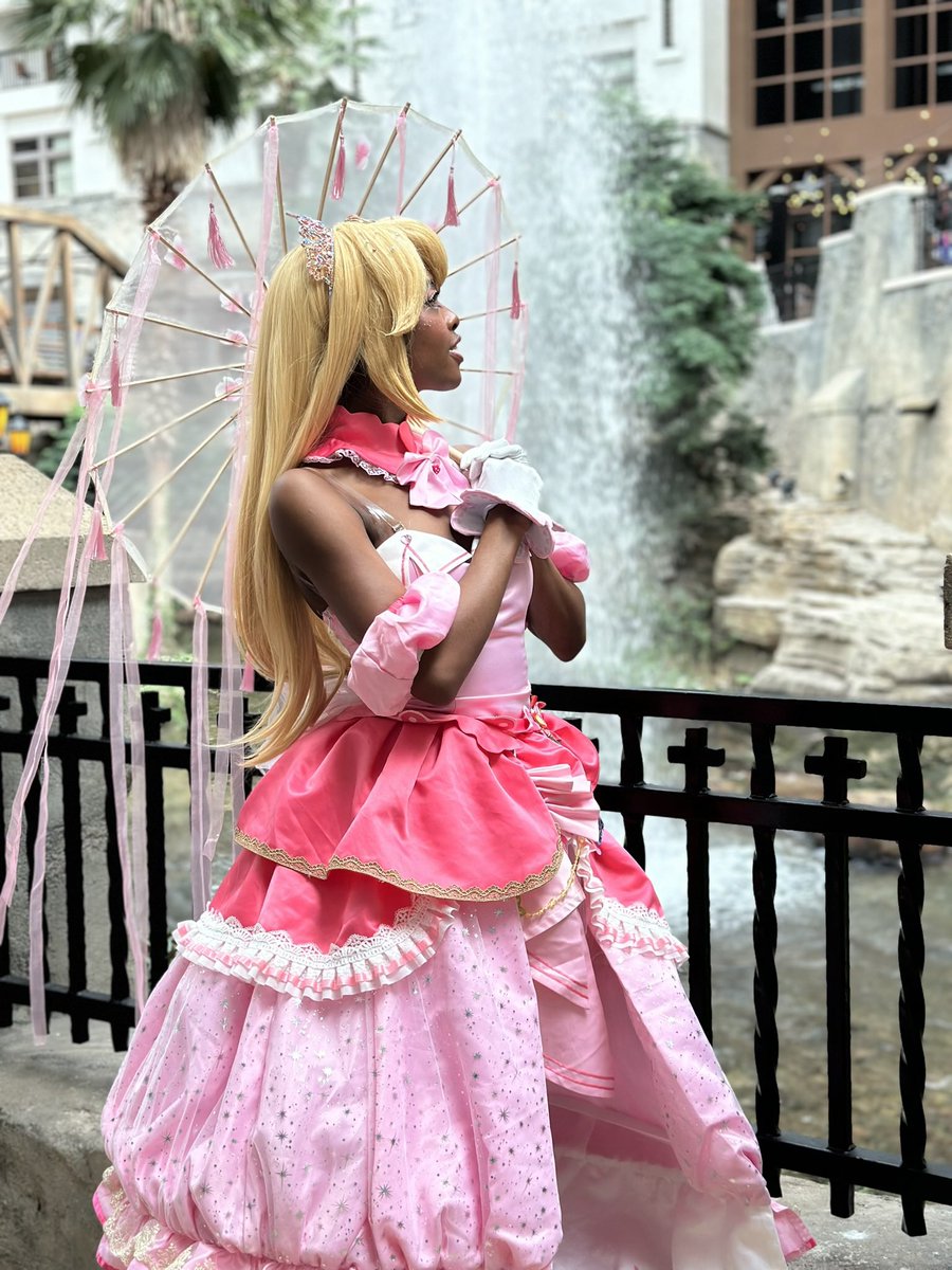 Hey lovelies💖 I'm now taking commissions for princess peach wigs👸 dm me if interested and share this post✨ the styled wig is made to order, and I start after payment is complete💵 Please allow 3-7 days to finish and ship📦 Thanks for your support🌸💕