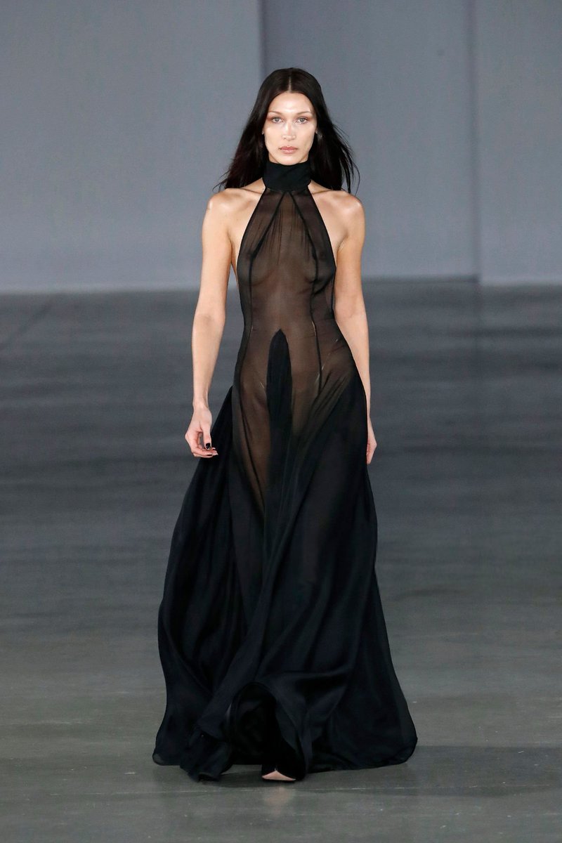 BHAmidias's tweet photo. Bella Hadid walking for Ludovic de Saint Sernin F/W 22-23 https://t.co/ttc0UeZ4nx