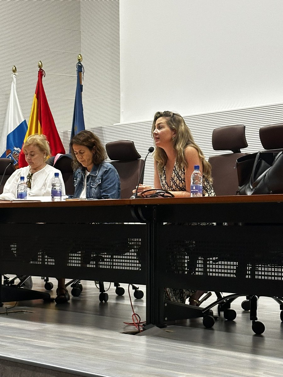 SocialGobCan's tweet photo. 🟣 Trabajamos con el Tercer Sector para mejorar los recursos destinados a mayores y voluntariado.

La directora @veronicamepi se reunió con las entidades para seguir avanzando en la mejora de la calidad de vida de las personas mayores y fortalecer el voluntariado en las islas 🙌🏽 https://t.co/RSe9lwFOM7