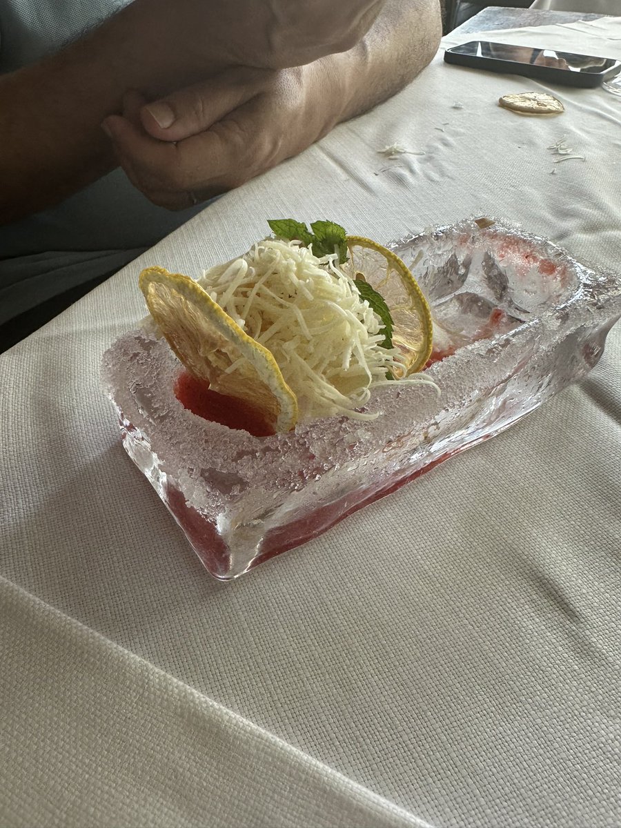 thekaui's tweet photo. Sorbet de llimona amb formatge ratllat…💀💀 https://t.co/YMipTVzZVD