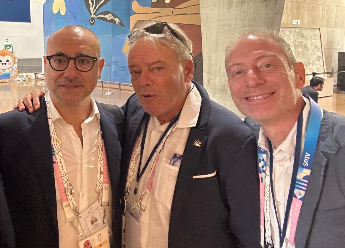 tutticonvocati's tweet photo. Oggi l'#Italia ha preso una medaglia...con Leo #Turrini, premiato da @AIPSmedia all'UNESCO Headquarter per le sue 16 Olimpiadi viste da giornalista. Con lui c'erano anche i suoi seguaci @dricci73 e @MarcoBellinazzo 
#GrandeLeo
#Paris2024 https://t.co/iVxbUpjWW3