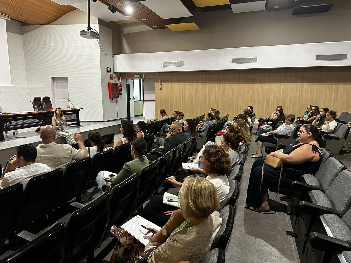 SocialGobCan's tweet photo. 🟣 Trabajamos con el Tercer Sector para mejorar los recursos destinados a mayores y voluntariado.

La directora @veronicamepi se reunió con las entidades para seguir avanzando en la mejora de la calidad de vida de las personas mayores y fortalecer el voluntariado en las islas 🙌🏽 https://t.co/RSe9lwFOM7