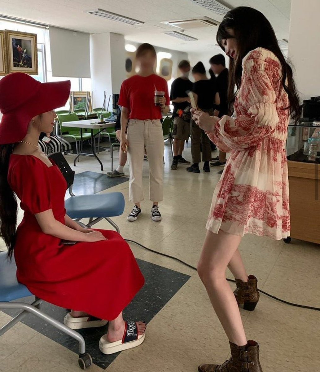 sulliselcabot's tweet image. sulli &amp;amp; iu ₊ ♥︎ ! !
they were each other's muse ★