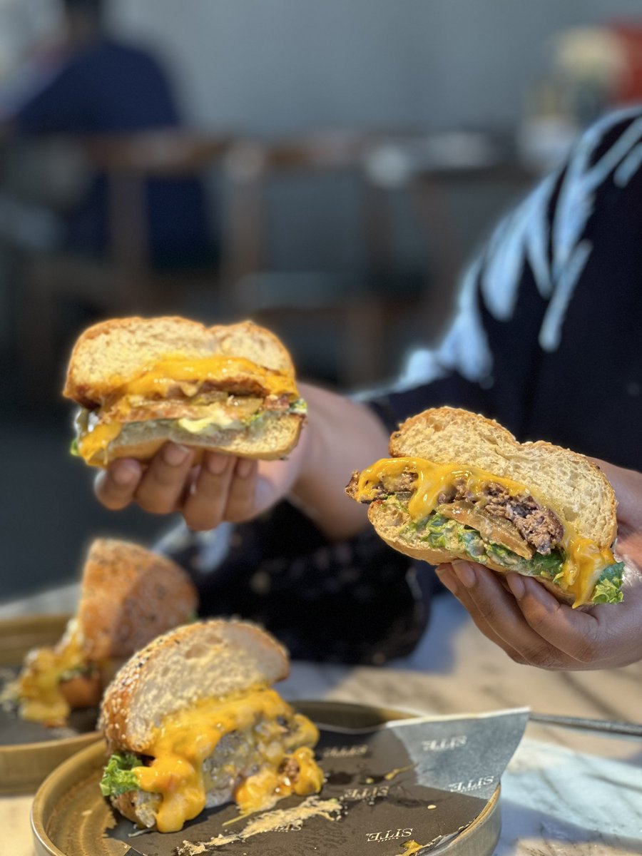 burger_site's tweet photo. لمحبين اكسترا شيييز … وينكم🤤🤚 https://t.co/q6JTRyDafn