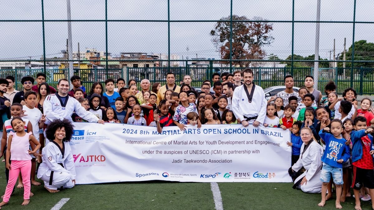 sportanddev's tweet photo. The Martial Arts Open School project, launched by AJTKD and UNESCO ICM, aims to empower 200 underprivileged youth in Rio through taekwondo training.

Read more https://t.co/OGjHS13HhM @AJTKD https://t.co/YbrLEf15UG
