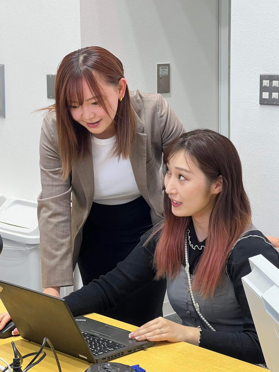 zinzai_nonaka's tweet photo. 【採用枠拡大中！】
「女性専門」のITの会社です！
未経験OKな上、託児所完備でネイル・髪型・ピアスも自由みたい！☀️
今、エンジニア大量募集中みたいだから
気になる人は応募してみて～～！

▼応募詳細はこちら✨
https://t.co/SmRBptC8gB
#採用
#就職 
#転職 https://t.co/dMItnQ1t3a