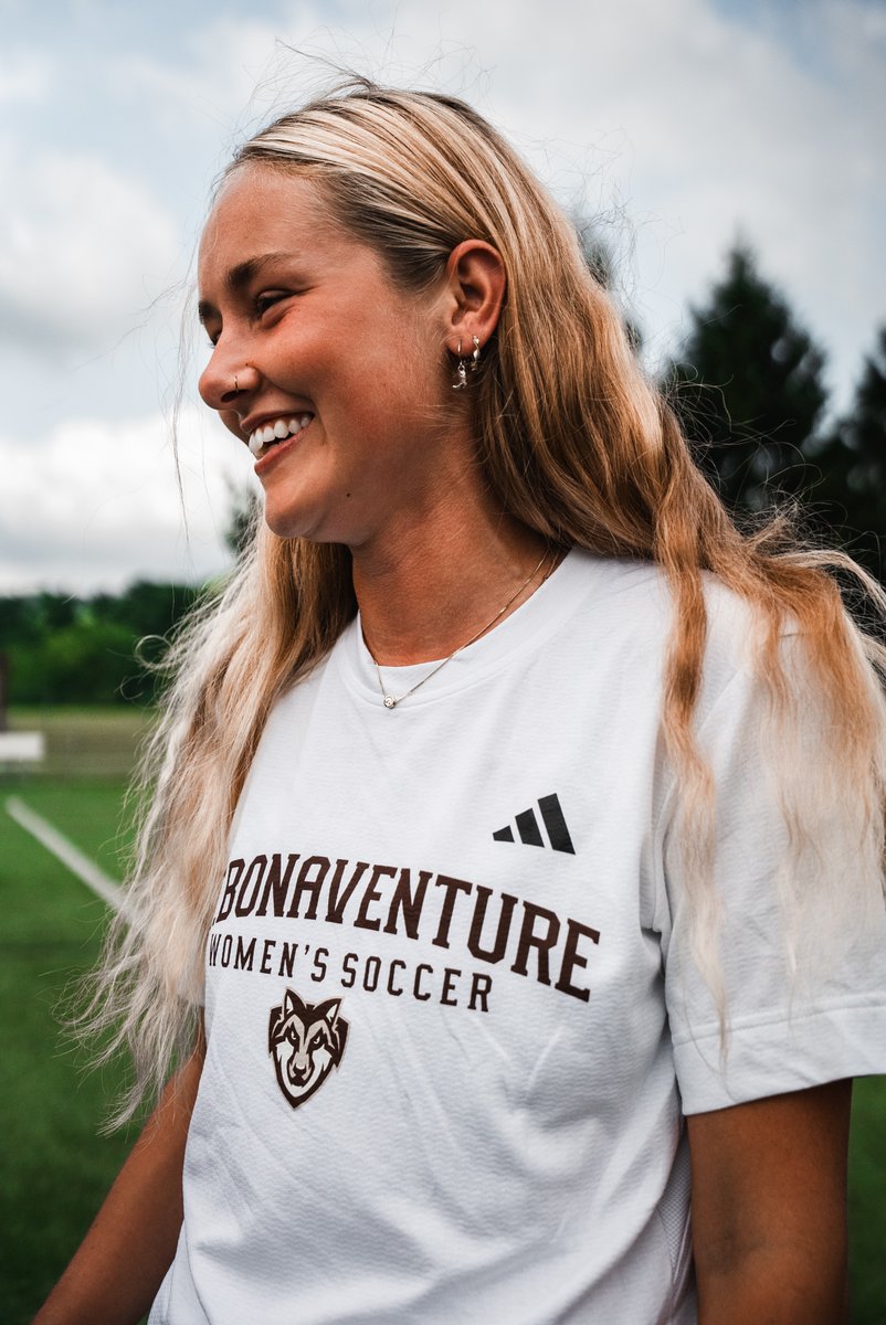BonniesWSoccer's tweet photo. Looking good in the new gear👀 Special thanks to @Studio4East 

Update your closet with the newest Bonnies apparel using our team store⤵️
https://t.co/0To5nnjKyi

#Unfurl || #Bonnies https://t.co/fjHgRCe5Ns