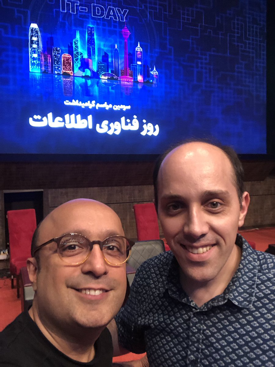 aghorbanmehr's tweet photo. سیاوش صفاریان پور عزیز دل هم اینجاست.
برنامه #رادیوم ایشون رو صبح ها ساعت ۹ از رادیو جوان گوش کنید لذت ببرید.
#itday #elecomp #الکامپ
@ArashBarahmand هنوز ندیدمت، کجایی؟ https://t.co/8F2z81TuFT
