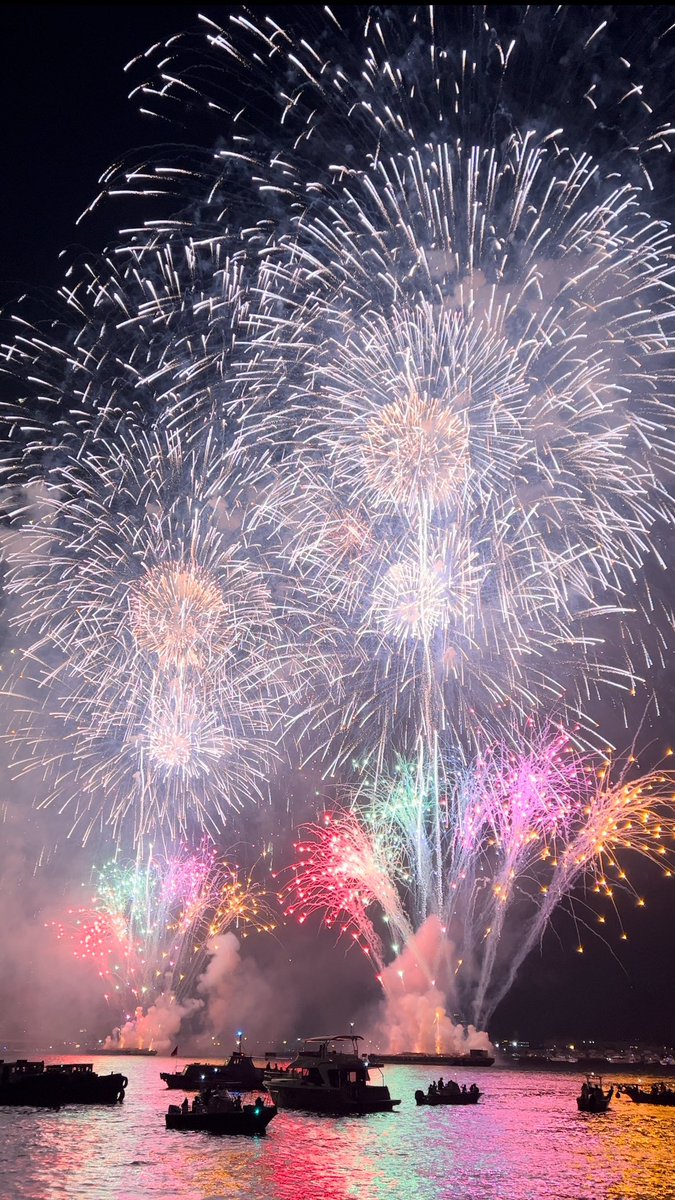 お仕事関係者の方に招待いただき、
cruising🚢⚓️から花火大会🎆
かなみんと一緒に💕👶🏻
#みなとみらい
#横浜花火大会 https://t.co/j496LXQ9ko
