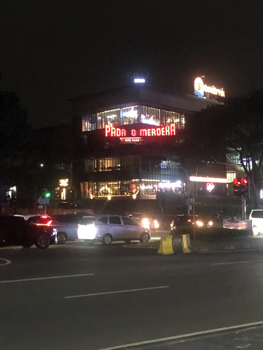 kasian banget warga sini pada g merdeka