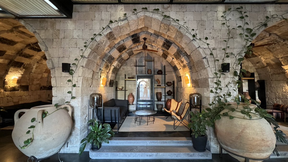 pt_hyatt's tweet image. #CARUS 

今旅唯一の無所属かつ、それなりにお値段もしましたが、十分その価値のあるホテルでした🏨

街のど真ん中にあるので、とにかく拠点として最高📍

朝食ビュッフェもトルコらしいメニューがたくさん並んでて良き🇹🇷

ロビーやテラス、中庭、レストランの雰囲気がどこも素晴らしかった✨