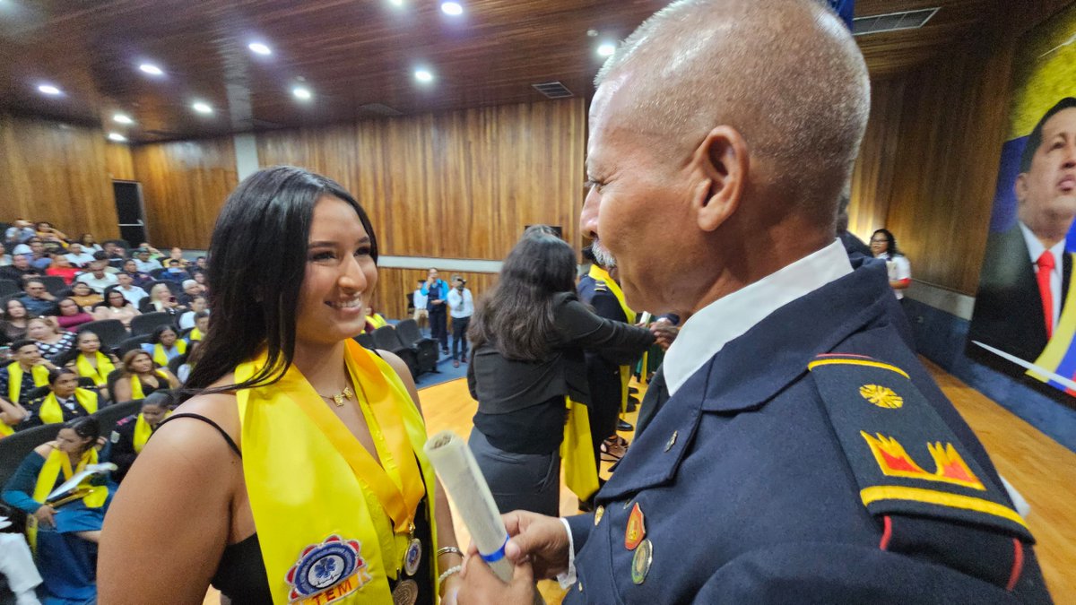 #Entérate | Bomberos Aeronáuticos reciben acreditación como Técnicos en Emergencias Médicas ➡️ goo.su/xfGae #LaGMTVzlaIndetenible