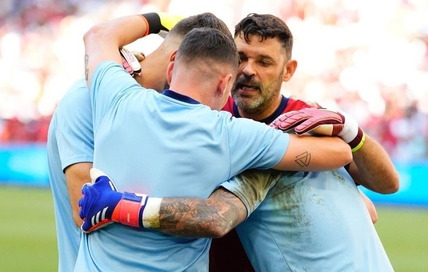 Habrá un excéltico medallista olímpico en #París2024.

Rubén Martínez (<a href="/rubenmaca/">Ruben Martinez</a>), que formó parte del cuerpo técnico de Óscar García Junyent en el <a href="/RCCelta/">Celta</a>, es el entrenador de porteros de la selección española olímpica masculina, que jugará la final.

lavoz.gal/pl7wa