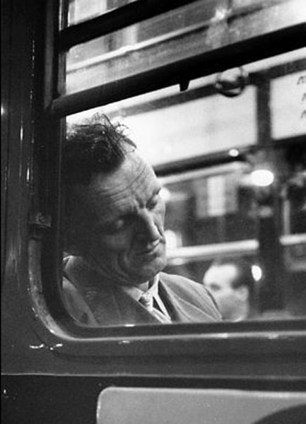 "Sé gentil. No dejes que el mundo te endurezca. No dejes que el dolor te haga odiar. No dejes que la amargura te robe la dulzura. Siéntete orgulloso de que, aunque el resto del mundo esté en desacuerdo, todavía crees que es un lugar hermoso ”.
Kurt Vonnegut
📷Kees Scherer