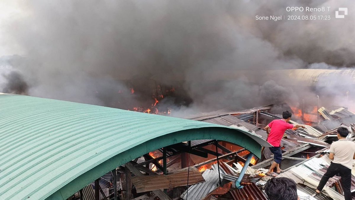 Myanmar_Now_Eng's tweet photo. Myanmar air force carries out retaliatory bombing raids in northern Shan State
---------------------------
The deadly airstrikes were evidently targeting the anti-junta fighters of the Brotherhood Alliance, who control Kutkai Township and have been gaining ground elsewhere in northern Shan State since June

Read More : https://t.co/WhvYeDZexz

#Myanmar #AirStrike #Shanstate