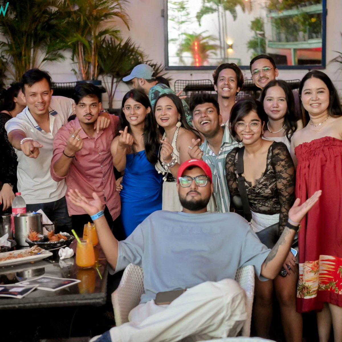 Starbuzz_AI's tweet image. Glimpses of SimplySocialBytes 🫶

Creators Unite at @NutsAndBrew 
.
.
#creatorsmeetup #simplysocial #starbuzz.ai #influencerparty #Guwahati #Creators