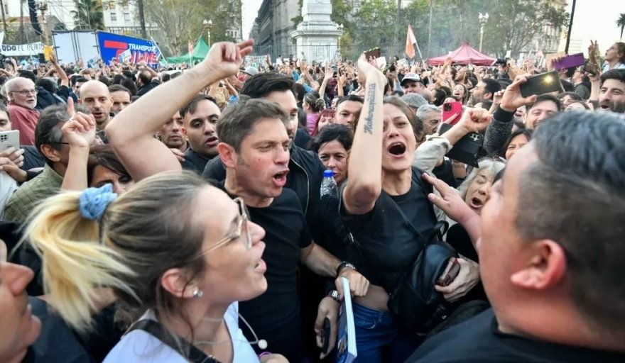 LaLetraChicaOk's tweet photo. El kicillofismo se suma a la agenda de las organizaciones sociales para combatir a Milei

📌https://t.co/gP3JsNWdMT

#Provincia https://t.co/DXjrIisDkQ