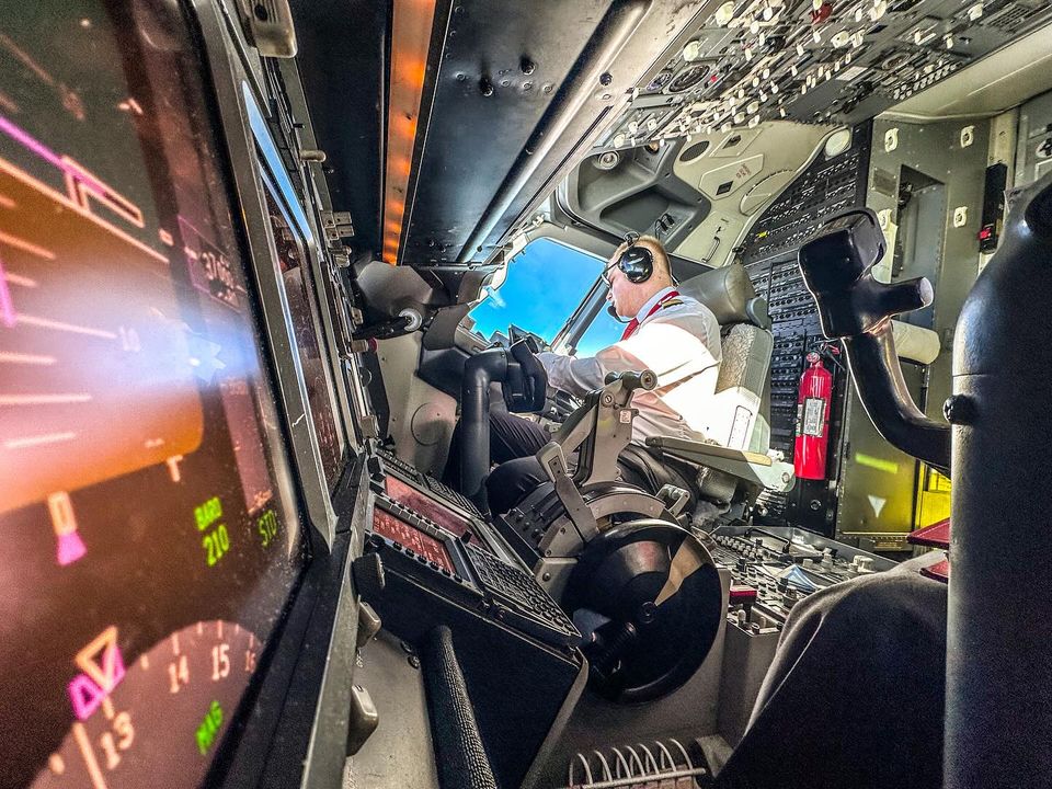 Quality_Fly's tweet photo. Fantastic to see former @quality_fly student and instructor Lucas living the dream as a Boeing 737 First Officer for @Corendon_Air . 📷 

Pictures from our graduates like this makes us VERY happy!

#ATPL #airlinepilot #flightschool #aviation #pilot #whyifly #ATP https://t.co/MblXfaQjUD