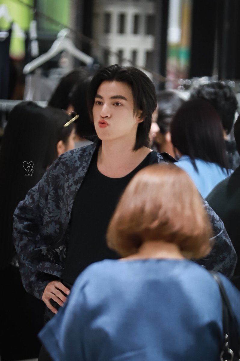 NATTCattleya's tweet photo. เห้อมมม ~ ชอบทำตัวน่ารักจังเลยอ่า 😝🤏🏻

TEAMWANG DESIGN X GULF
#TEAMWANGSPARKLES
#GulfKanawut #NATTOXGULF
@gulfkanawut https://t.co/h1r6mU5Dgy
