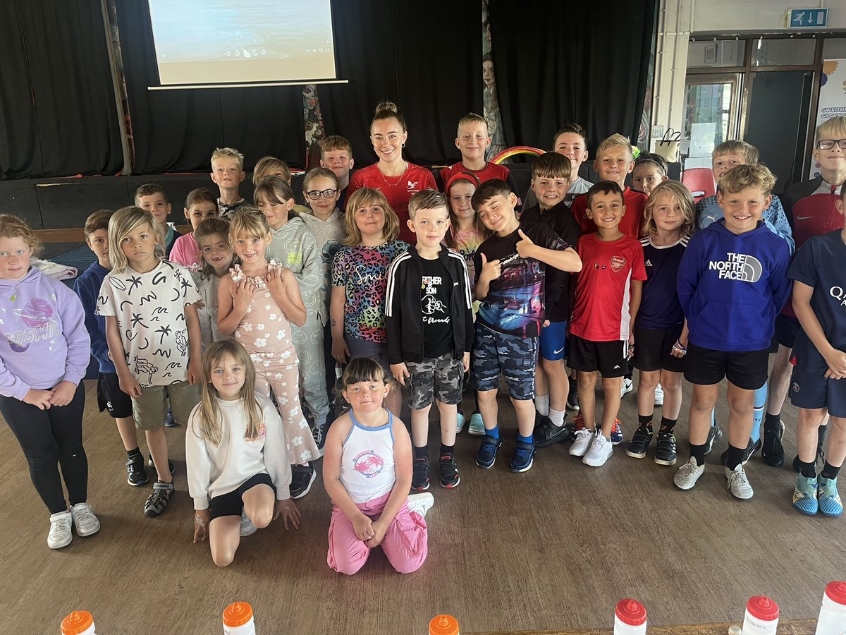 Diolch i <a href="/HannahBrier98/">Hannah Brier</a> am siarad gyda ni heddiw am athletau a’i llwyddiannau
Thank you <a href="/HannahBrier98/">Hannah Brier</a> for coming to talk to us today about athletics and your successes <a href="/NPT_YS/">NPT Youth Service</a> <a href="/foodandfunwales/">Food and Fun Wales</a> <a href="/WelshLGA/">WLGA</a>