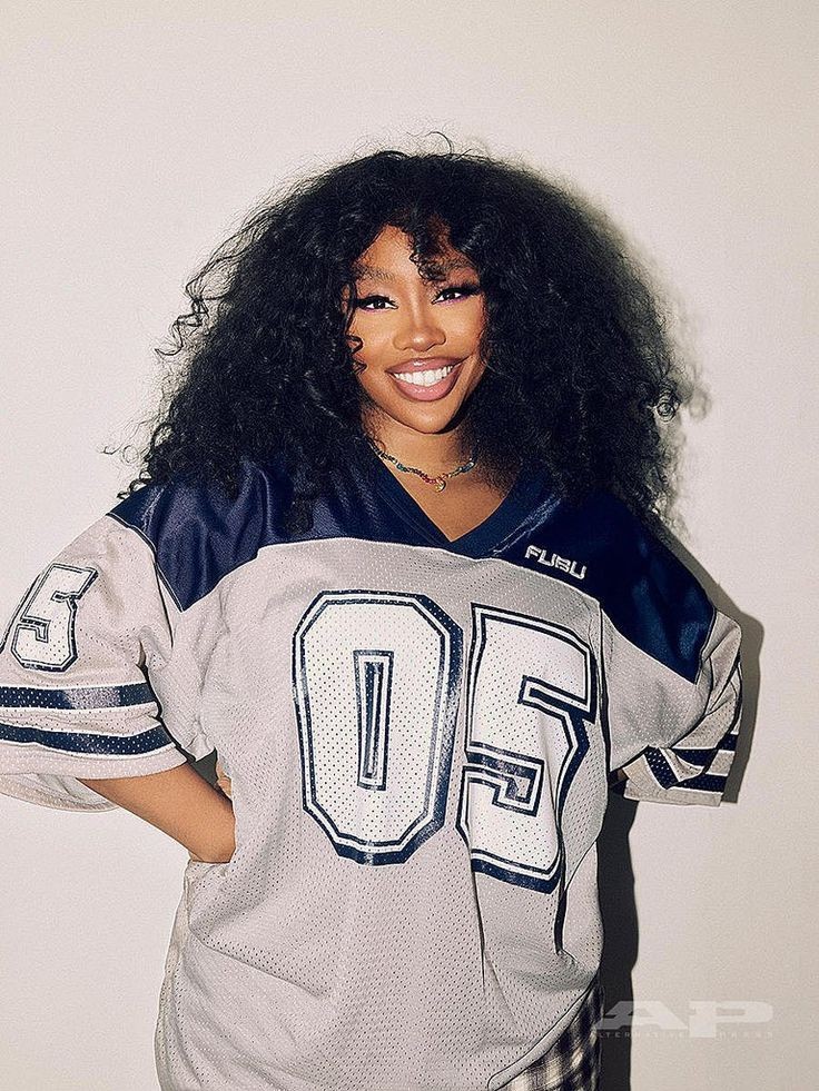 venusmagazinetr's tweet photo. SZA, canlı performanslara "bir süreliğine" ara vereceğini doğruladı. https://t.co/MTuNGfmroc