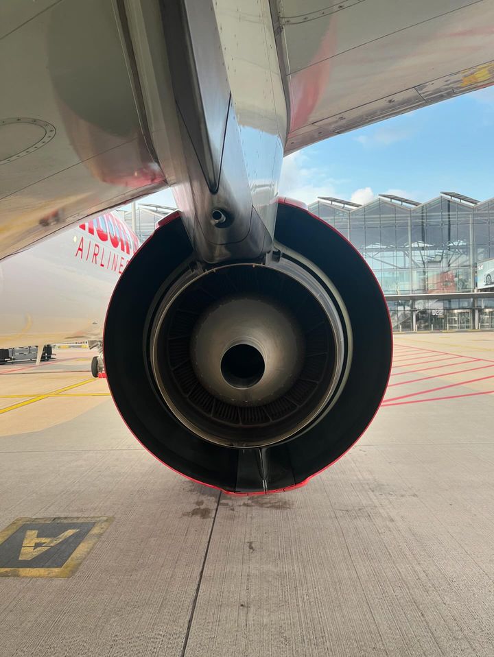 Quality_Fly's tweet photo. Fantastic to see former @quality_fly student and instructor Lucas living the dream as a Boeing 737 First Officer for @Corendon_Air . 📷 

Pictures from our graduates like this makes us VERY happy!

#ATPL #airlinepilot #flightschool #aviation #pilot #whyifly #ATP https://t.co/MblXfaQjUD