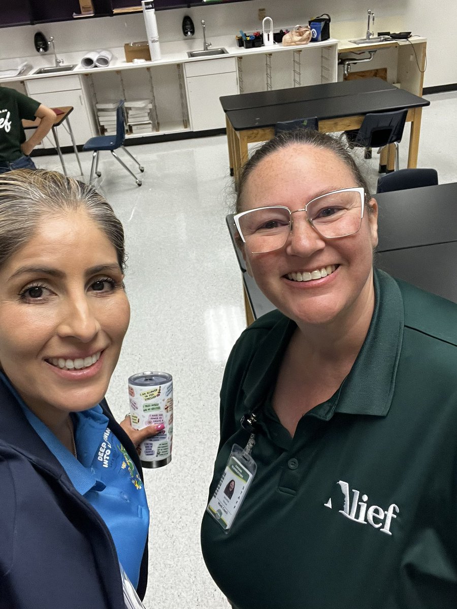 Ruth_Kacz's tweet photo. Getting ready to see my awesome @Youens_Gators #DeepDiveIntoLearning #GatorNation #AliefSummit24 #AliefProud #BuildingTheBench https://t.co/1mhgPwSuG8