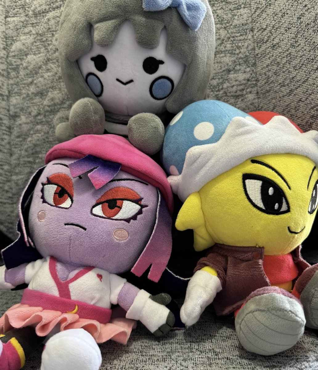 #sparktheelectricjester It might be your last opportunity to get your hands on the girl but she's still there for only 18 more days. Check out Float, the girl from the cover at <a href="/Makeship/">Makeship</a> before she's gone forever!
makeship.com/products/float…