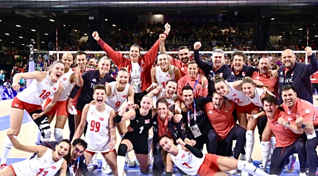 Cok buyuksunuz Kizlar..!!! Sizlerle gurur duyuyoruz..!!! Adim adim hedefe..🙏🏻🙏🏻
<a href="/millitakimvb/">🇹🇷FİLENİN SULTANLARI</a>