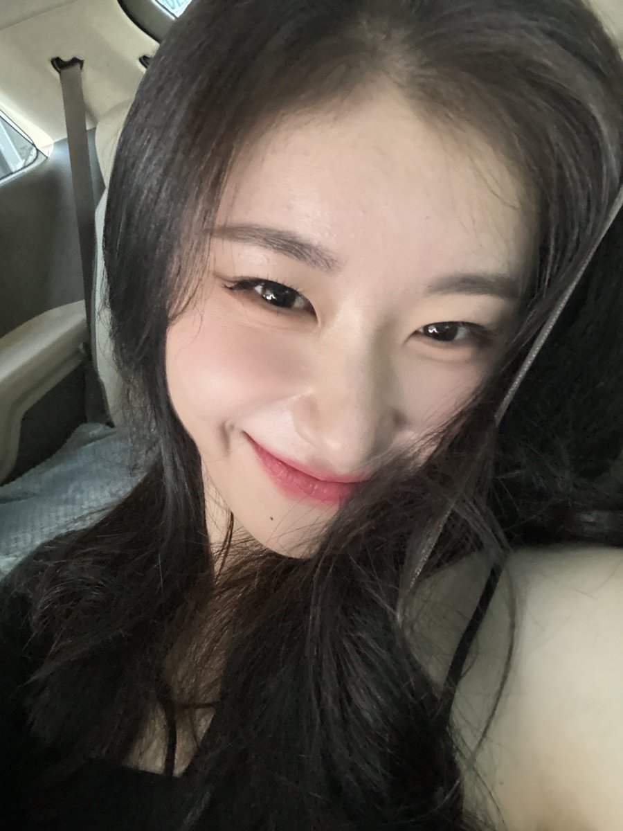 dailychaer's tweet photo. she looks so good 🫠🫠 https://t.co/HaDzZZPsap