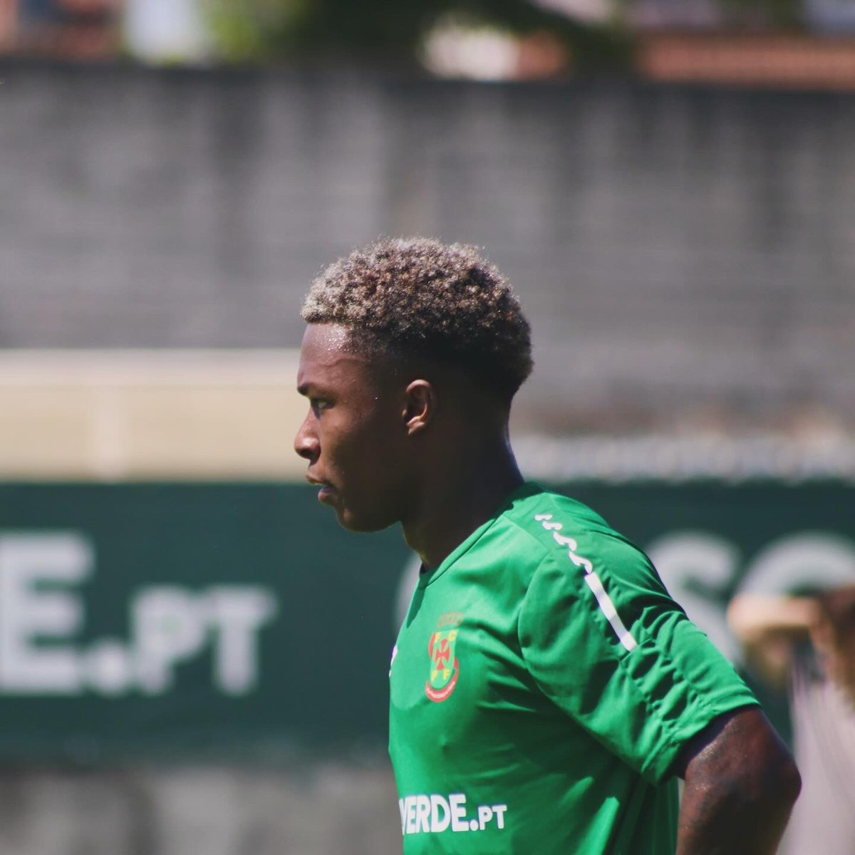 fcpf's tweet photo. 😀 ᴄᴀʀᴀꜱ ɴᴏᴠᴀꜱ 😀

A semana de treinos começou com duas caras novas. Diegão e Renteria já integraram os trabalhos esta manhã. 

#DefendeOAmarelo #fcpf2425 https://t.co/Ds2xrt2G8w