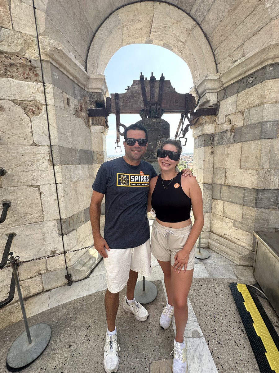 mj_ateam's tweet photo. A few Spires taking on the Leaning Tower of Pisa. #spiresup #theviewfromthetop @SpellmanAudrey @spellman_marc @USMSoftball https://t.co/152korEdD9