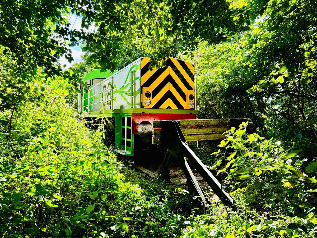 postractionuk's tweet photo. Somewhere in the forests of Derbyshire…a green machine idles (silently and pollutant free) amongst the trees, before returning back to its regenerative braking configuration.

It’s not easy being green, but we’re doing what we can! 🔋

#sustainability #innovation #ukrailways https://t.co/Cjz8tRbmeV